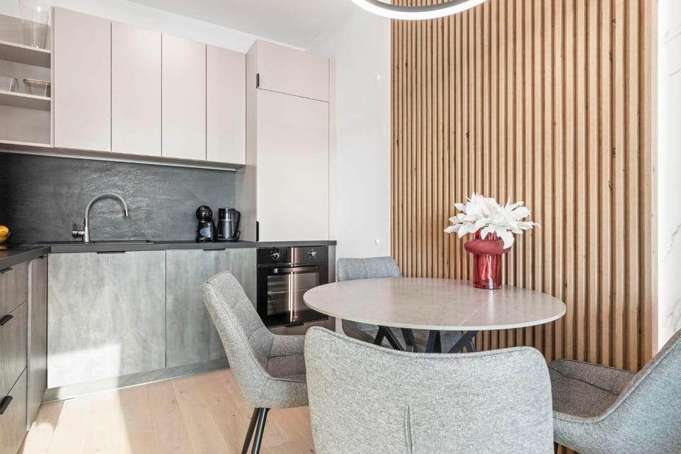 Kitchen or kitchenette, Living room, Seating area, Dining area, minibar, pet friendly, stove