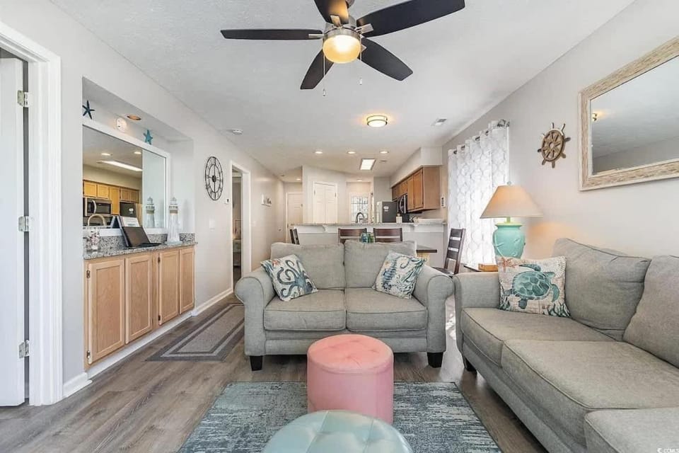 River Oaks Condo-King Bed, Balcony, Pools+Hot Tub House in Carolina Forest