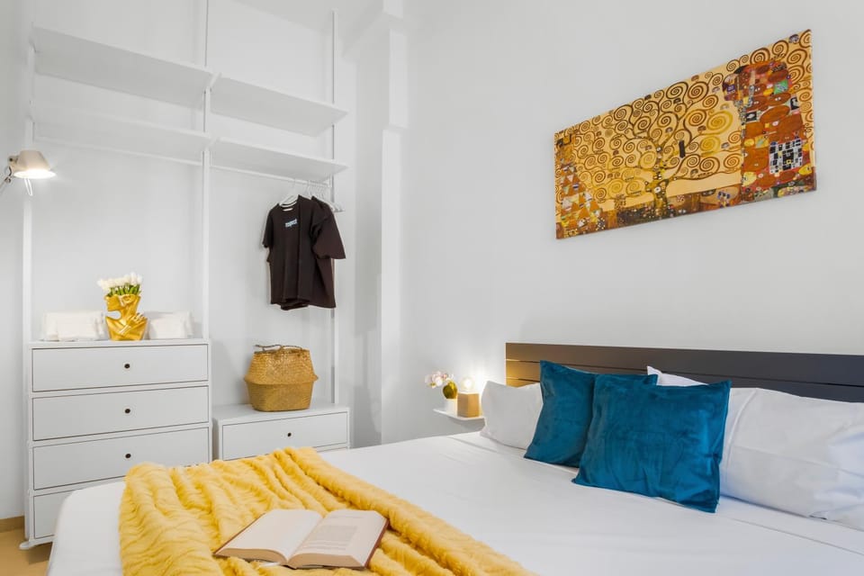 Bed, Photo of the whole room, Bedroom, towels, wardrobe