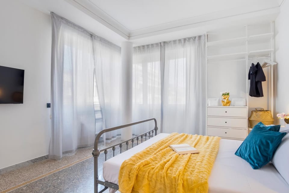 Bed, TV and multimedia, Photo of the whole room, Bedroom, wardrobe