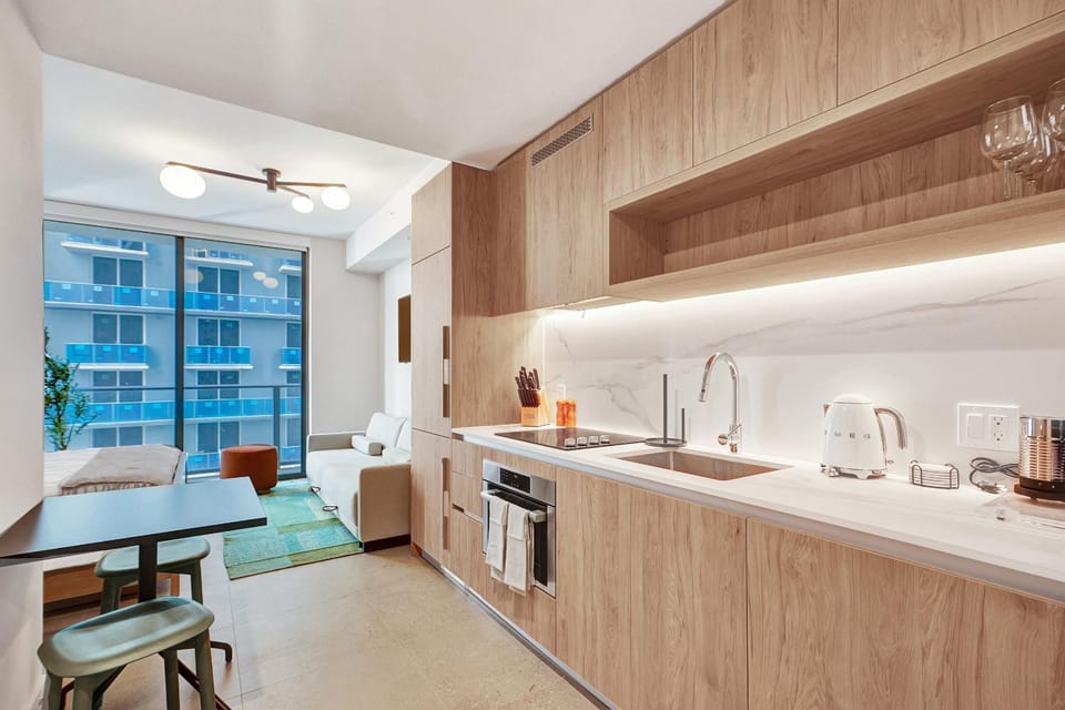 Kitchen or kitchenette, Seating area