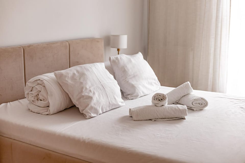 Bed, Photo of the whole room, Bedroom, towels