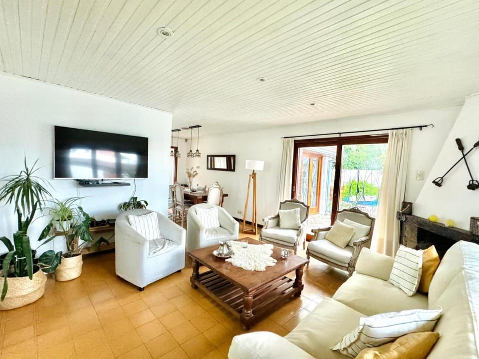 Casa con Pileta, Parrilla y Jardín x10 House in Necochea