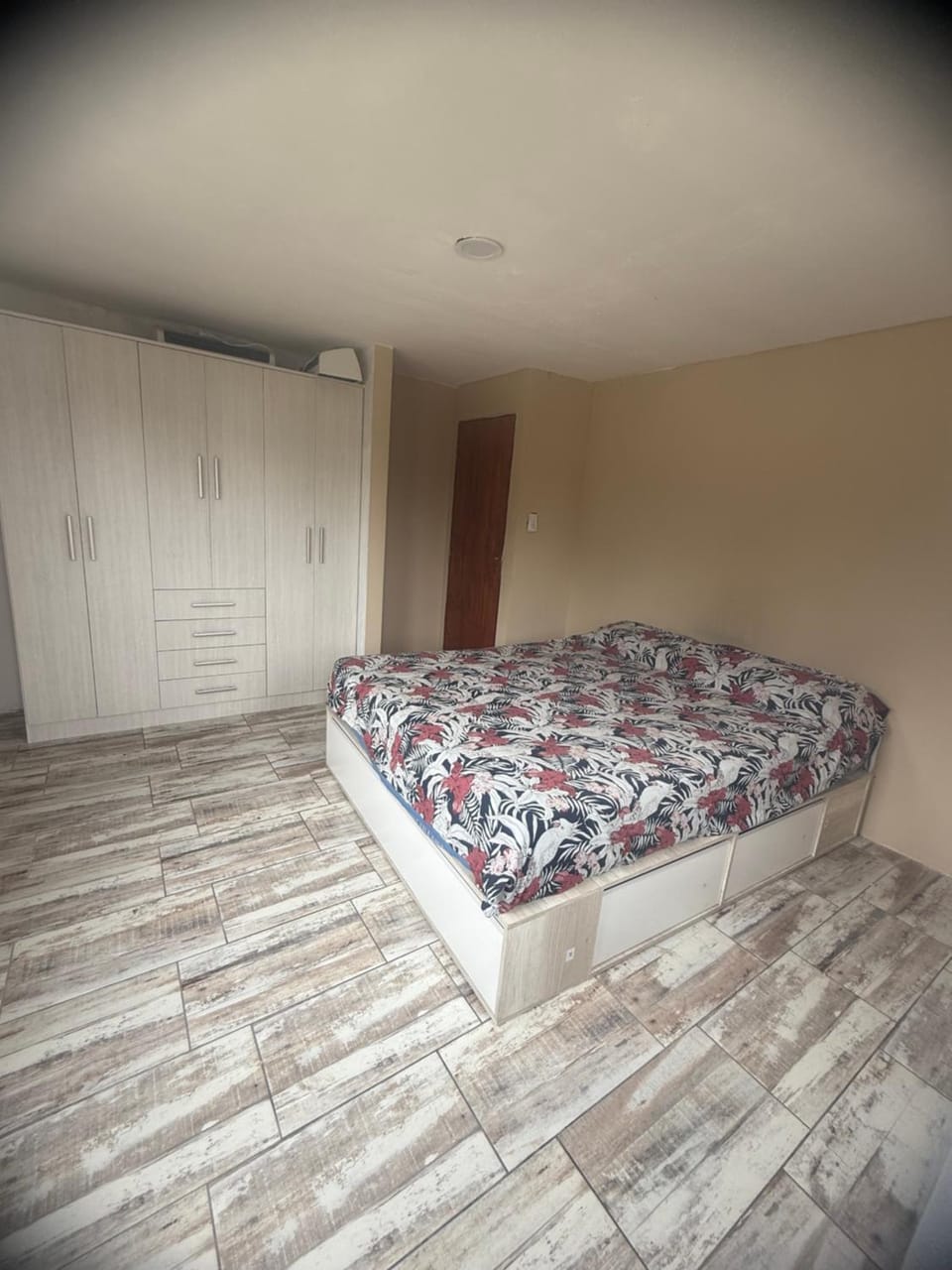 Alquilo casa por día a 10 cuadras del mar zona sur , 2 habitaciones cocina comedor baño entrada para auto , parrilla, para 6 personas House in Mar del Plata