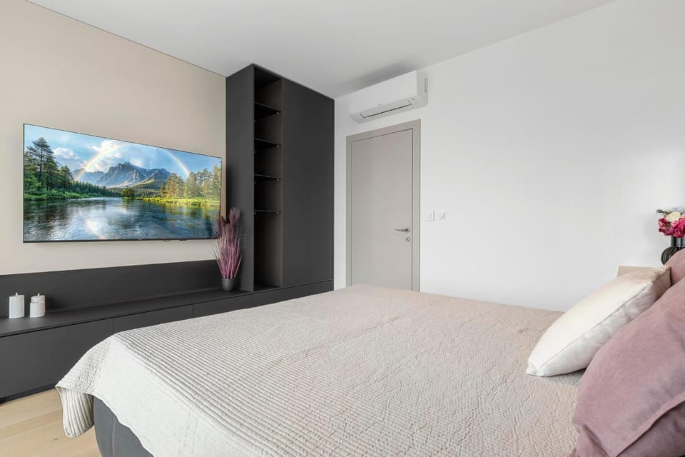 Luxury Eurovea Tower - City & Hills Apartment in Bratislava