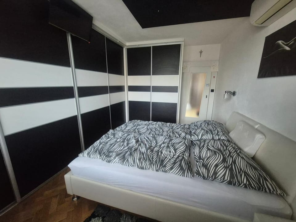 Štýlový 4-izbový apartmán v srdci mesta Apartment in Slovakia