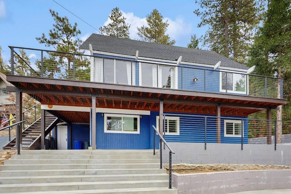 Arrowhead Adventure Lodge House in Lake Arrowhead