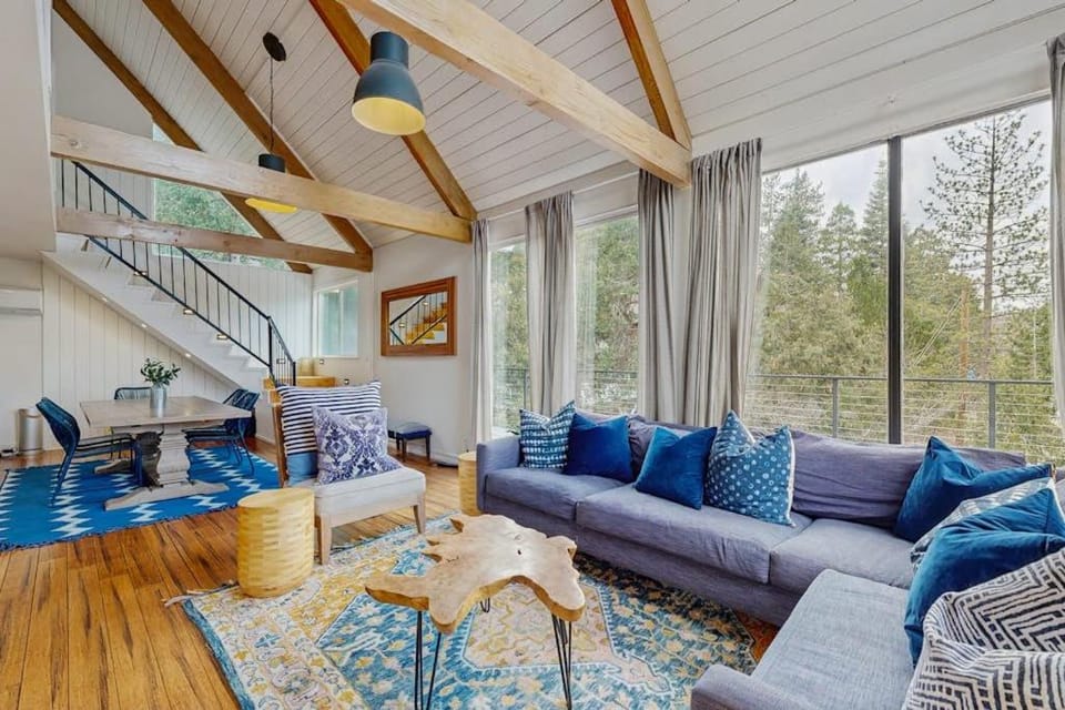 Arrowhead Adventure Lodge House in Lake Arrowhead