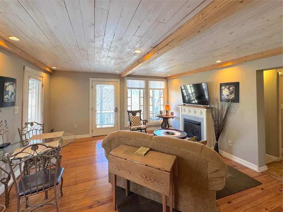 Dreamcatcher Townhouse Apartment in Eureka Springs