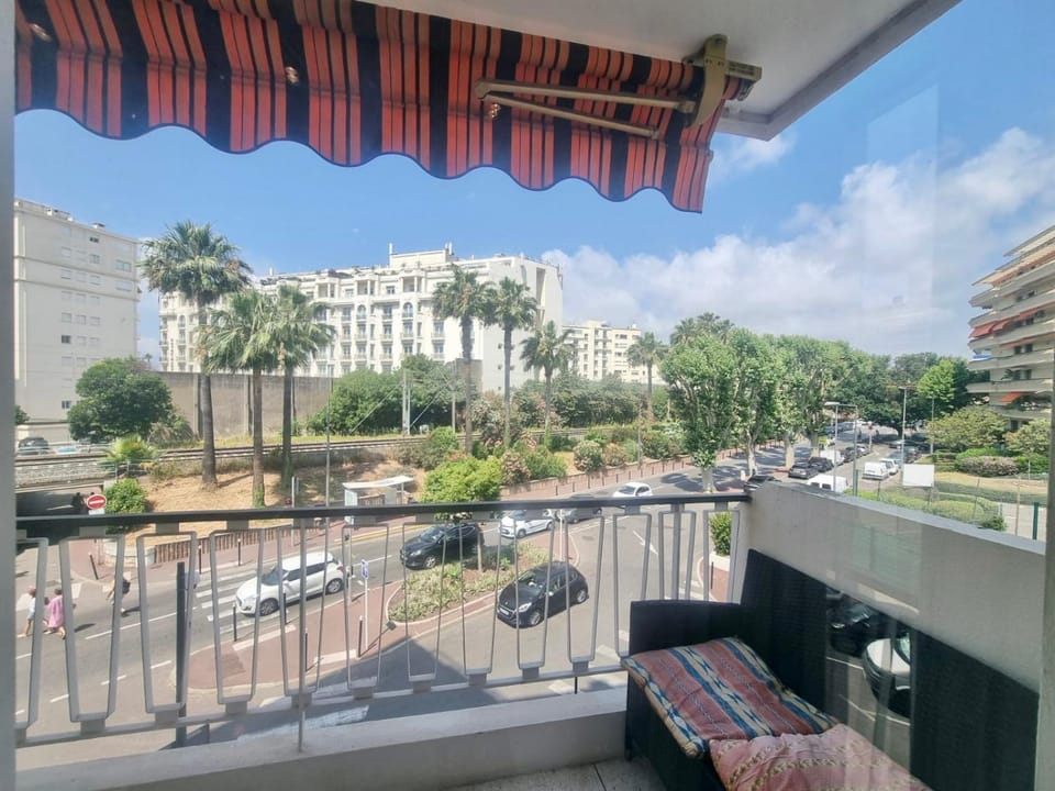 Velasquez Martinez Plage Apartment in Cannes