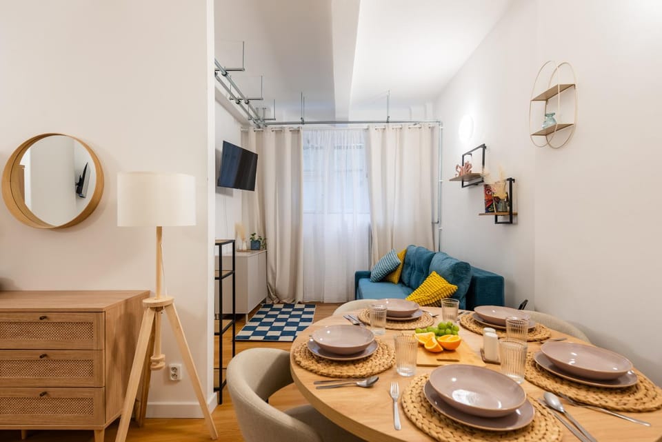Seating area, Dining area