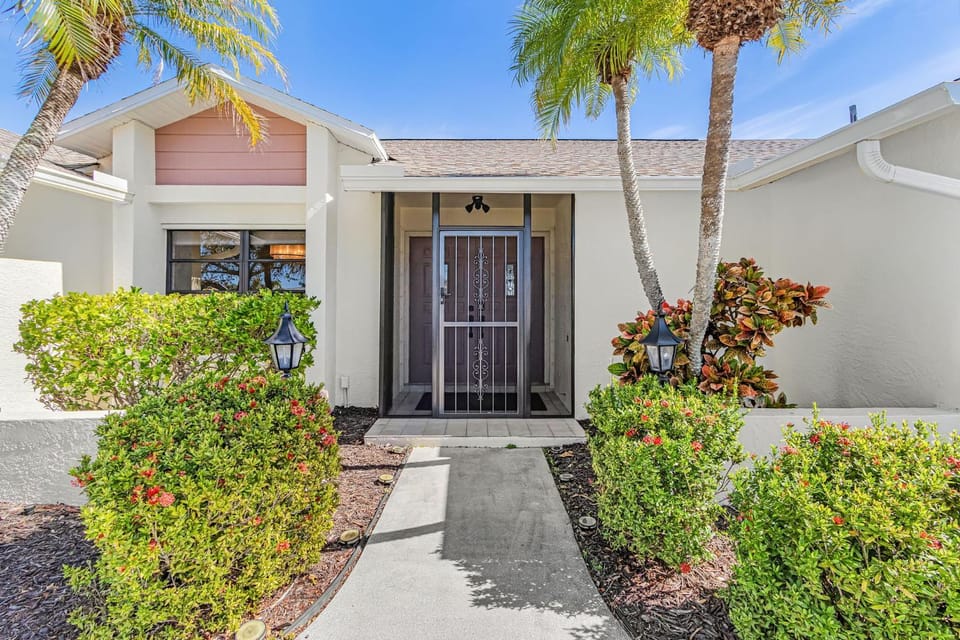 Modern lake front villa w/beautiful views & bikes! Villa Dawn - SWFL Rentals Villa in Cape Coral