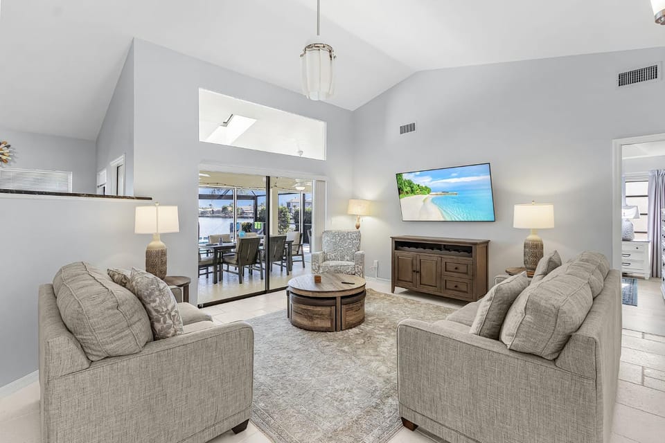 Modern lake front villa w/beautiful views & bikes! Villa Dawn - SWFL Rentals Villa in Cape Coral