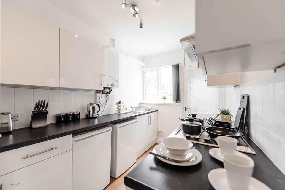 Fabulous 4 Bedroom House with Garden in Doncaster House in Doncaster