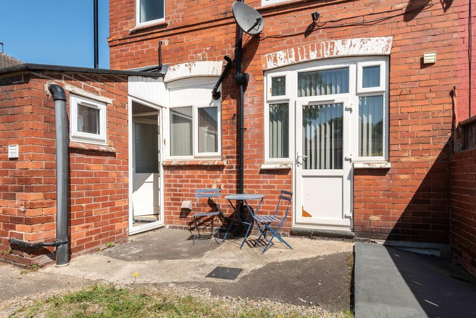 Fabulous 4 Bedroom House with Garden in Doncaster House in Doncaster