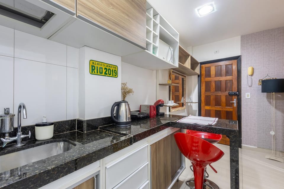 Kitchen or kitchenette, Seating area, toaster