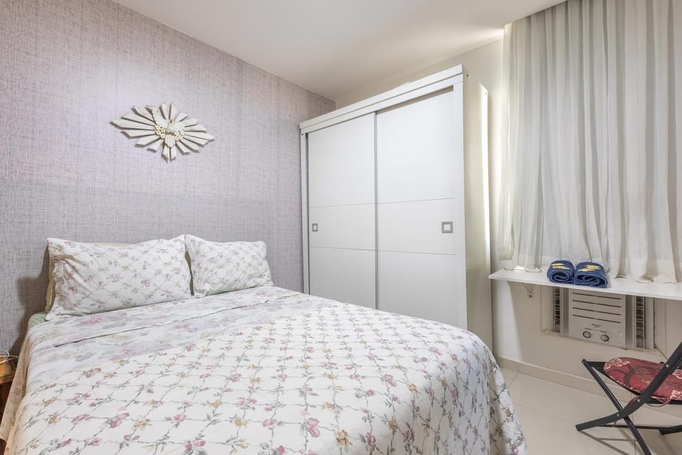 Bed, Bedroom, wardrobe, air conditioner