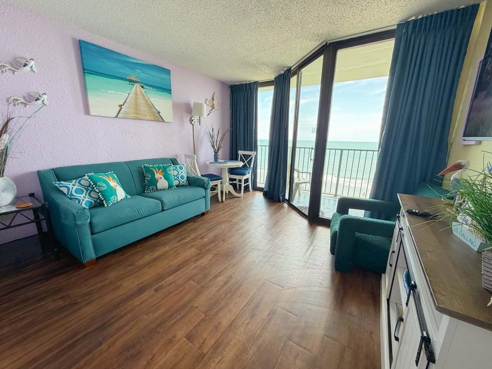 Oceanfront Condo-Balcony,Resort Pools,Beach Access House in Myrtle Beach