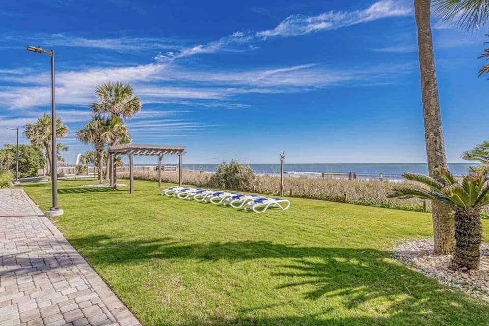 Oceanfront Condo-Balcony,Resort Pools,Beach Access House in Myrtle Beach