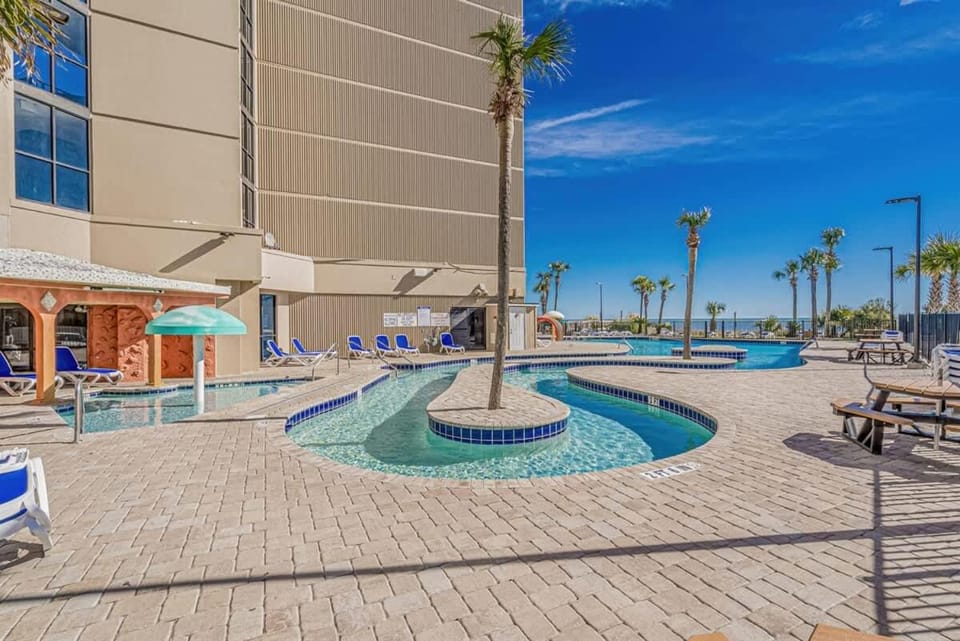 Oceanfront Condo-Balcony,Resort Pools,Beach Access House in Myrtle Beach