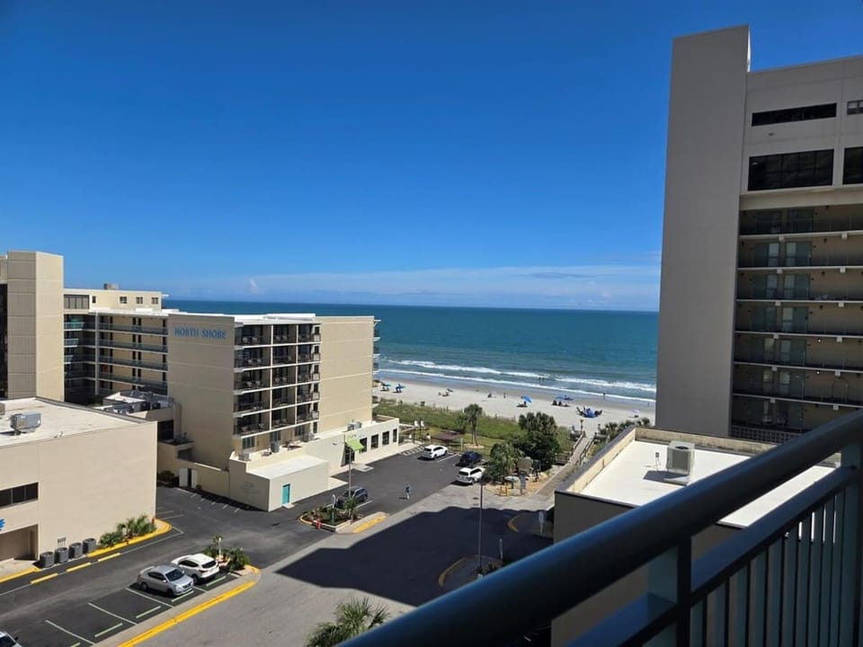 Beachfront Condo-Pools, Hot Tub, King Bed ,W&D House in Myrtle Beach