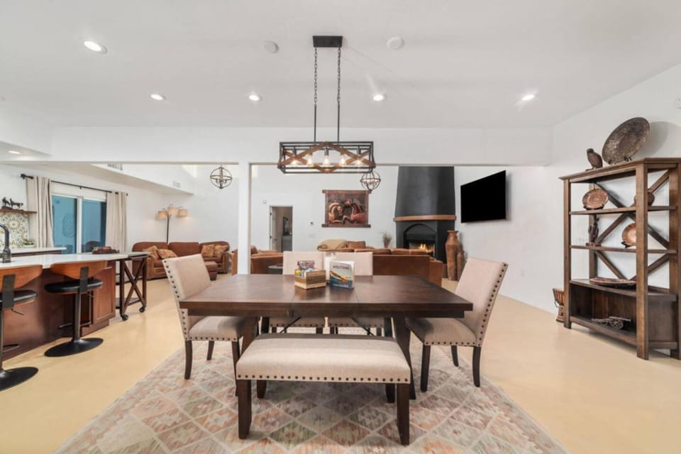 Private Luxury Gem w/ Pool & Spa near Mt. Lemmon! House in Tanque Verde