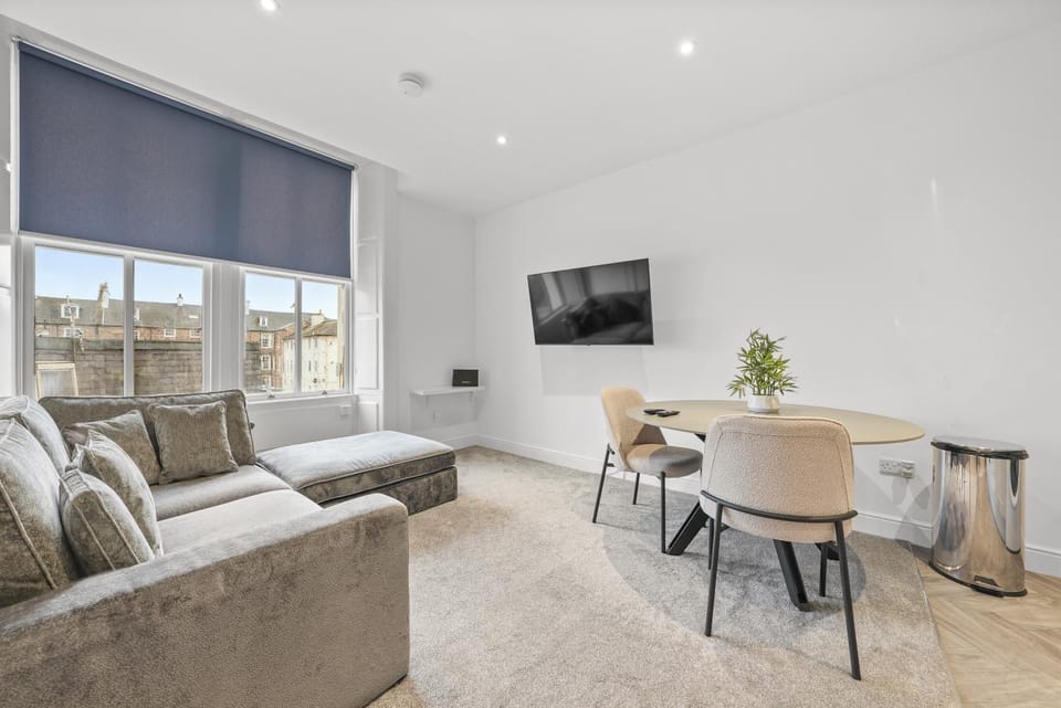 TV and multimedia, Living room, Dining area