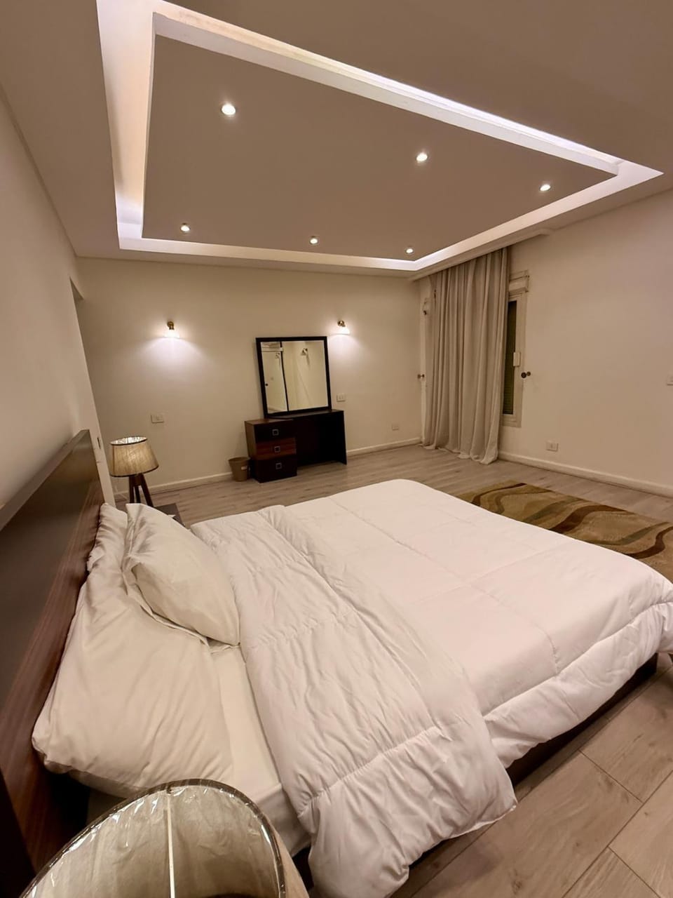 القاهرة بجوار سفارة اسبانيا وخطوات من النيل شقة فندقية ثلاثة غرف كاملة Apartment in Cairo