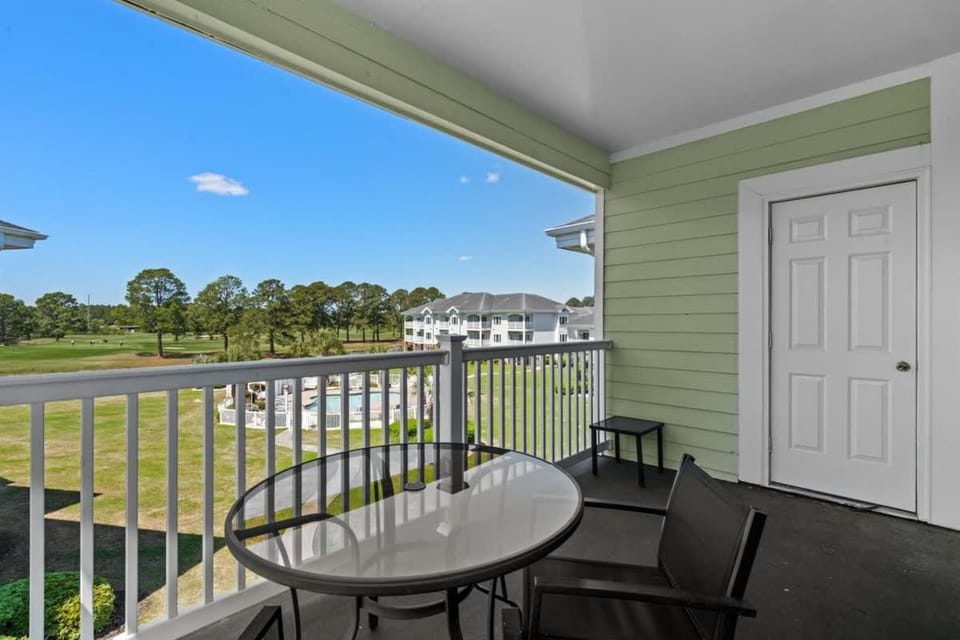 Spacious Condo- Pool,Balcony,Golf House in Carolina Forest
