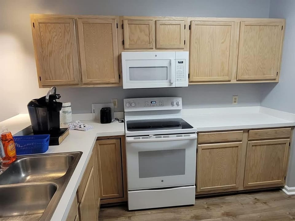 3BR Pawleys Island Condo Near Beach Sleeps 8 House in Pawleys Island