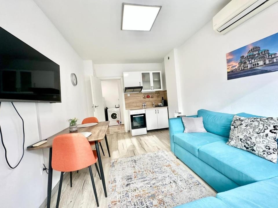 Kitchen or kitchenette, Seating area, oven