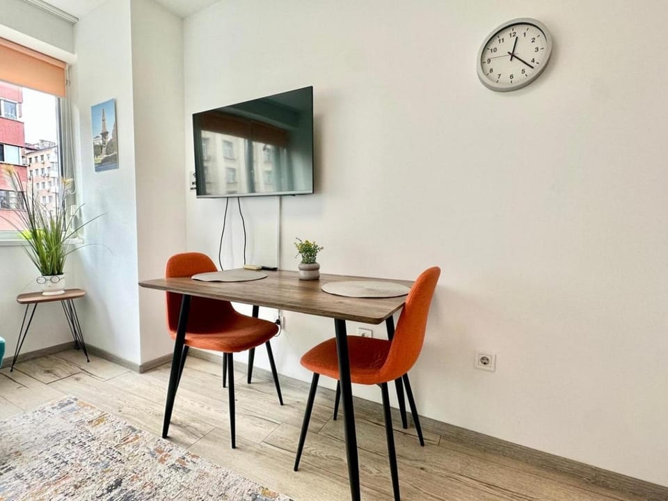 TV and multimedia, Living room, Dining area