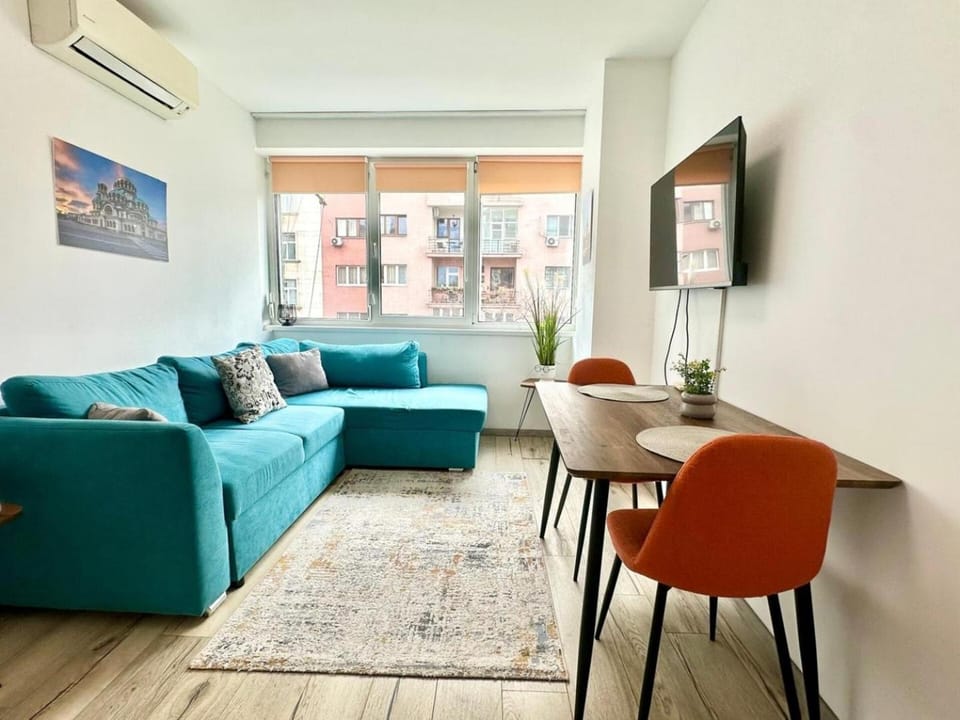 TV and multimedia, Living room, Dining area