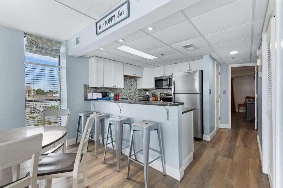 Oceanfront Condo-Balcony, Resort, Beach Access House in Myrtle Beach