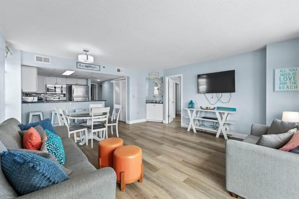 Oceanfront Condo-Balcony, Resort, Beach Access House in Myrtle Beach