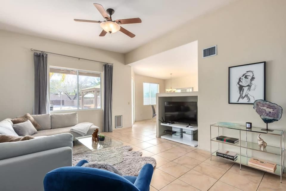 La Palmera- Foothills Mountian Views Pool House in Casas Adobes