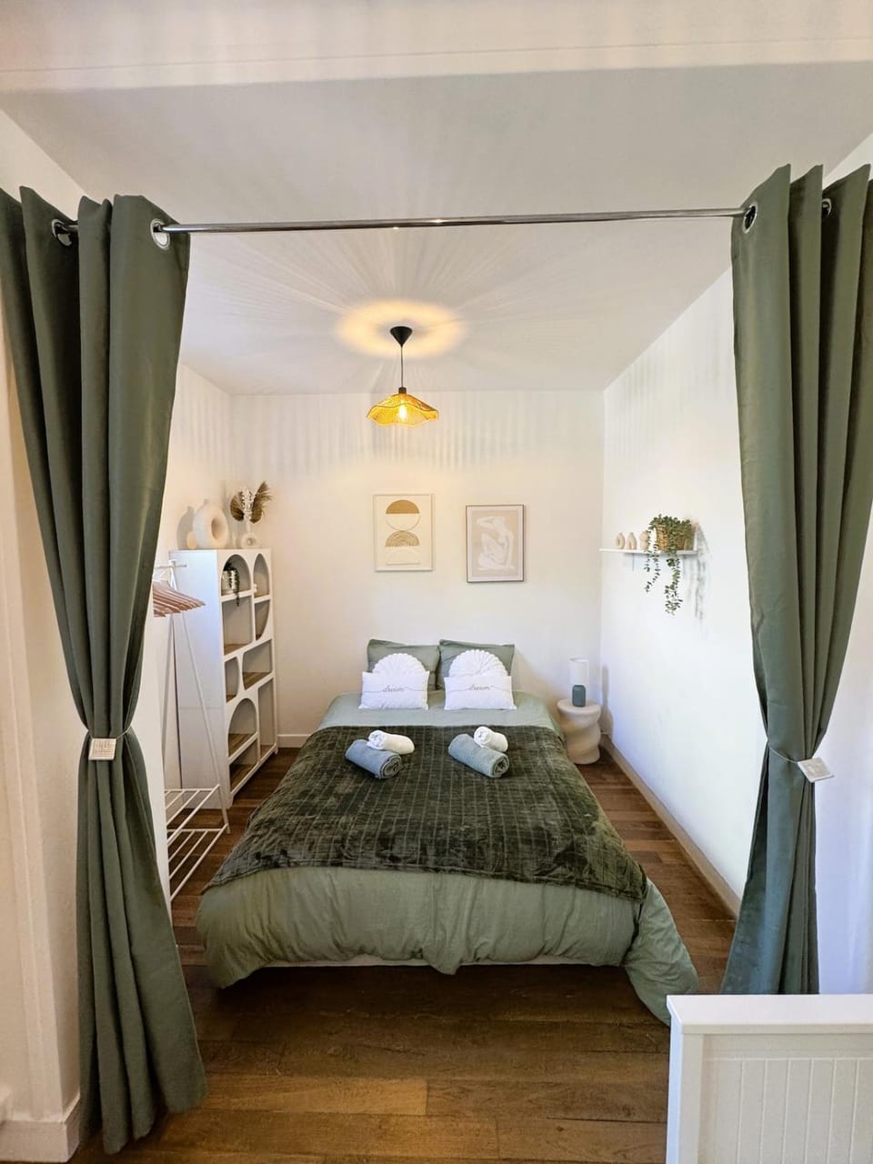 Bed, Bedroom