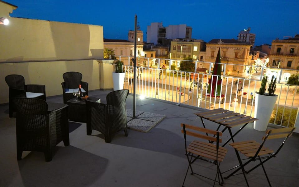 Property building, Balcony/Terrace, Living room