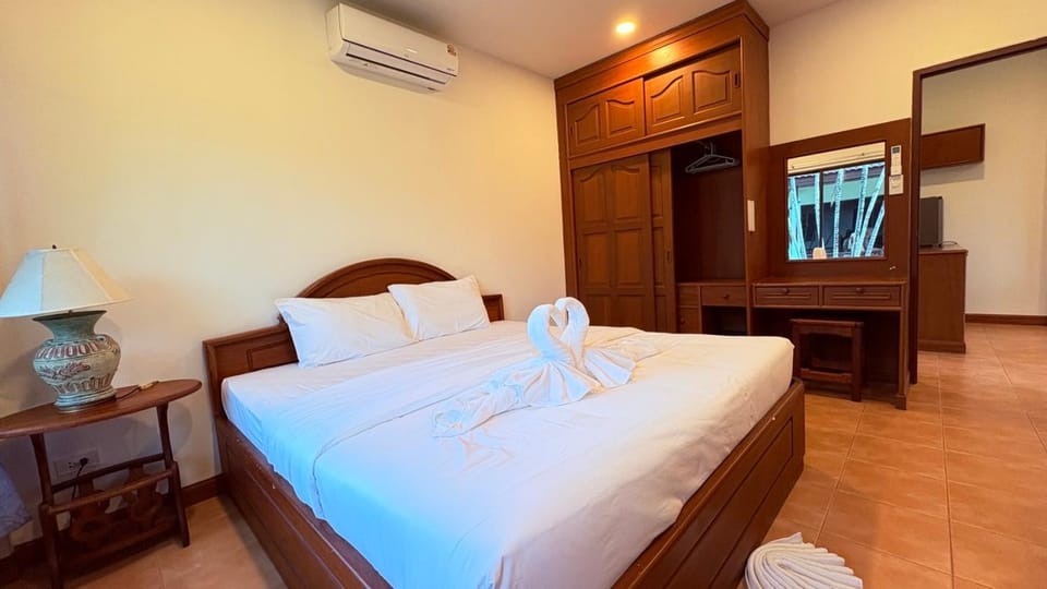 Bed, Photo of the whole room, Bedroom, wardrobe, air conditioner