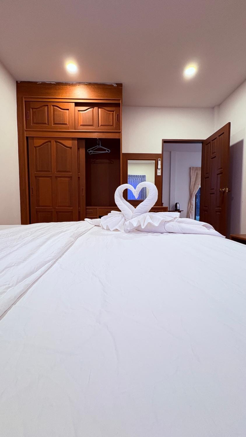 Bed, Photo of the whole room, Bedroom, wardrobe