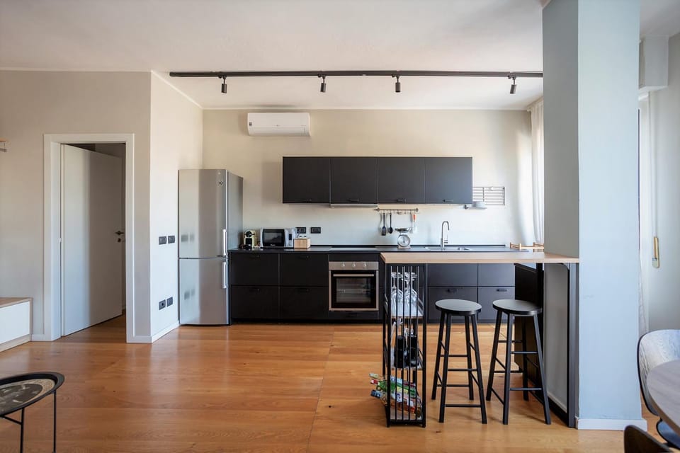 Kitchen or kitchenette, Dining area, dishwasher, minibar, oven, stove