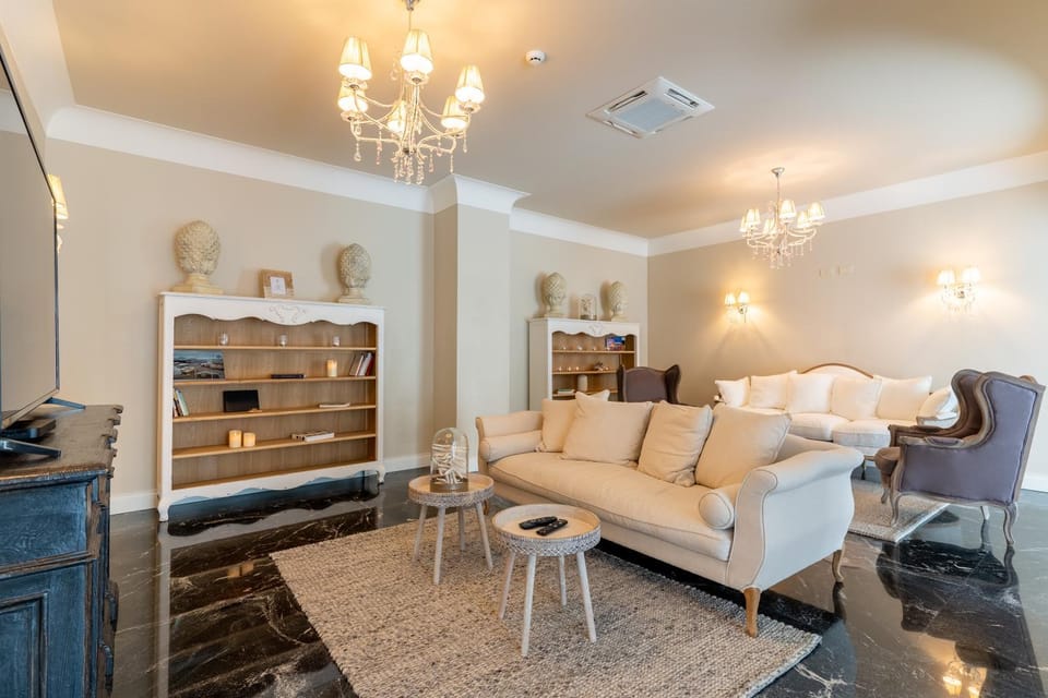Communal lounge/ TV room
