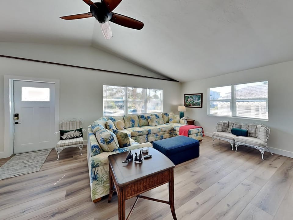 Living room, Seating area, furniture