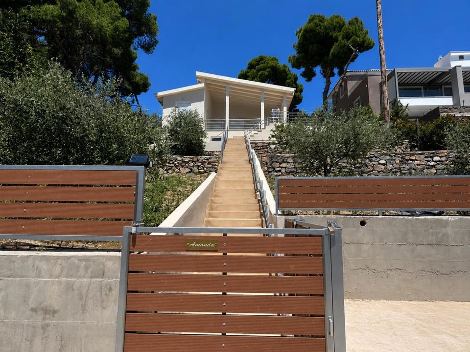 Amanda's House Apartment in Poros