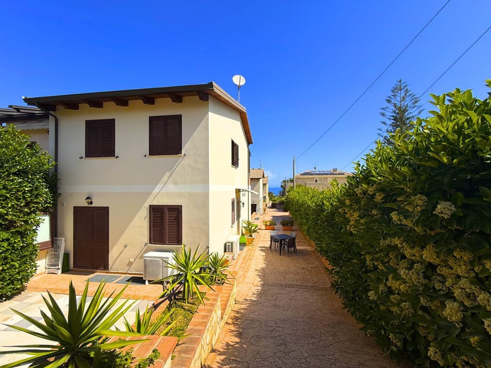 23 NODI SKYLINE - with FREE parking Apartment in Tropea