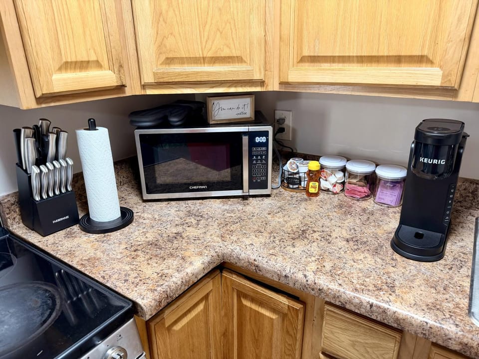 Coffee/tea facilities, Kitchen or kitchenette, microwave