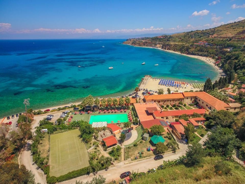 Property building, Bird's eye view, Beach, Pool view, Sea view