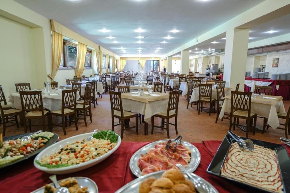Restaurant/places to eat, Food and drinks, Food