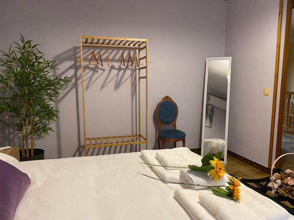 Bedroom, air conditioner