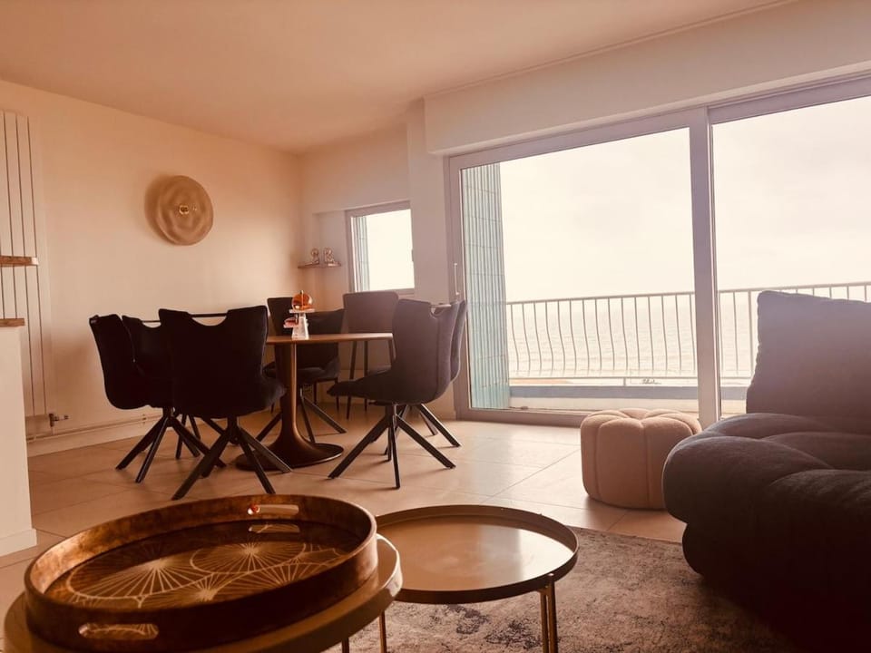 Seating area, Dining area